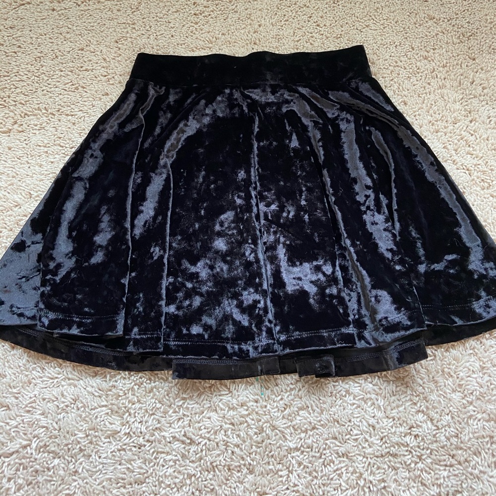 Tucker + Tate Black Crushed Velvet Skirt